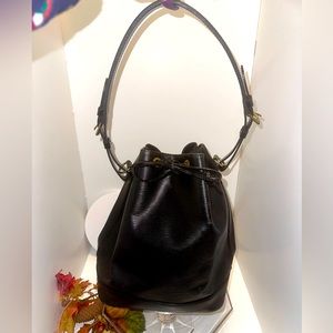Louis Vuitton Black Epi leather Noe Bucket bag - As Is- Gently Loved